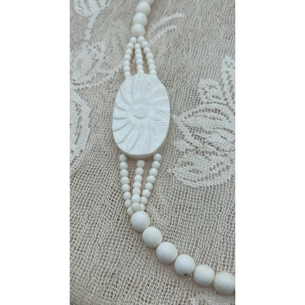 1980s Karla‎ Jordan Natural Stone Beaded Necklace Carved Medallion Cream #4524